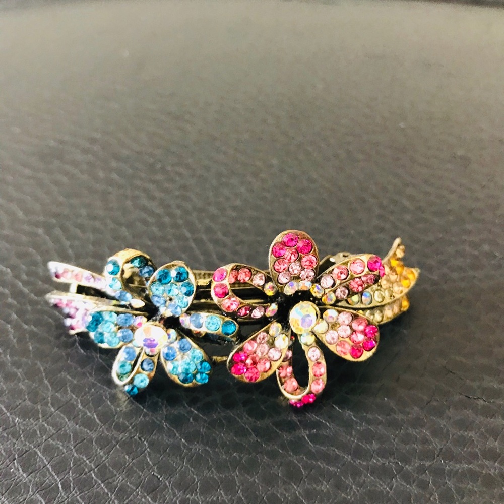 Cute stone hairclip